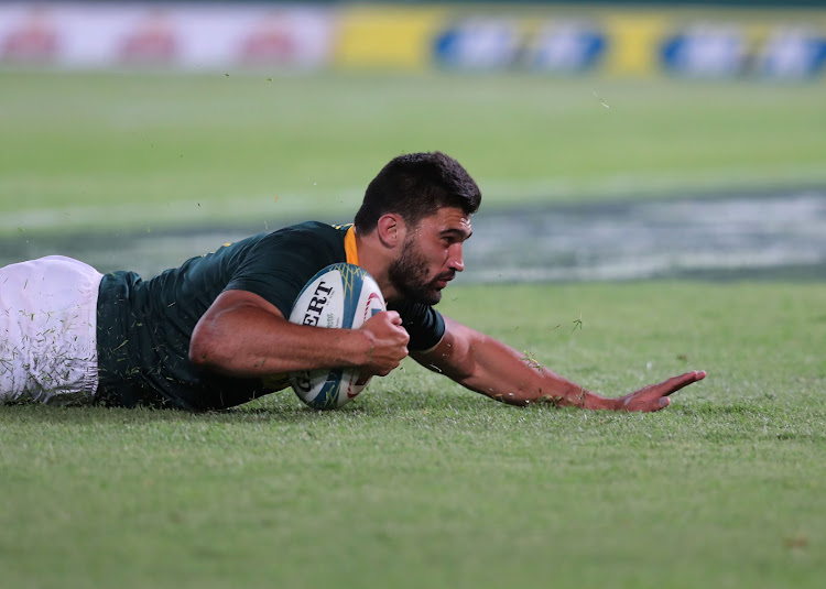 Damian de Allende of the Springboks scores try during the Rugby Championship match between South Africa and New Zealand at Loftus Stadium in Pretoria on October 6, 2018.