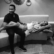 John Legend and Chrissy Teigen announce pregnancy (c) Instagram