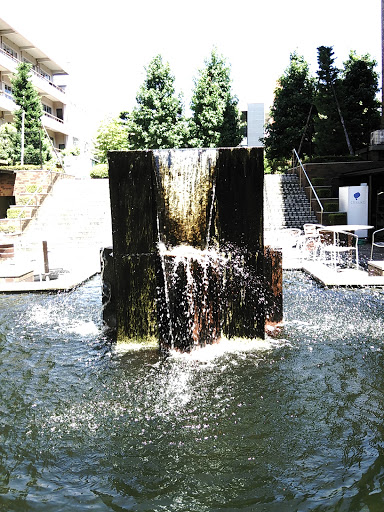 噴水 Fountain