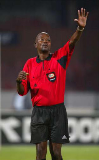 02 April 2003, ABSA Cup, Sundowns v SuperSport at Securicor Loftus Stadium in Pretoria, South Africa. Ref Enoch Radebe stops the game, Photo Credit: © Touchline Photo