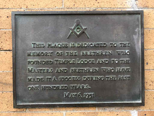 THIS PLAOUE IS DEDICATED TO THE MEMORY OF THE BRETHREN WHO FOUNDED TEMPLE LODGE AND TO THE MASTERS AND BRETHREN WHO HAVE MADE IT A SUOCESS DURING THE PAST ONE HUNDRED YEARS. MAY 6, 1951