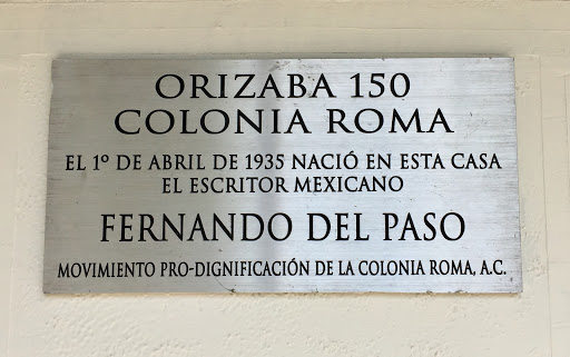 ORIZABA 15O  COLONIA ROMA  EL 1° DE ABRIL DE 1935 NACIÓ EN ESTA CASA  EL ESCRITOR MEXICANO  FERNANDO DEL PASO  MOVIMIENTO PRO-DIGNIFICACIÓN DE LA COLONIA ROMA, A.C  