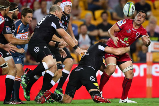 Reds' George Smith juggles the ball during the Super Rugby match between the Sharks and Red in Brisbane on February 24, 2017. Patrick HAMILTON / AFP