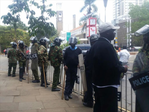 Police officers outside the Supreme Court ahead of NASA's presentation of their election petition, August 18, 2017. /MONICAH MWANGI