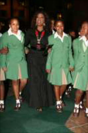 Juliet Morulane (L), Oprah Winfrey and Nomphumelelo arriving at the the Gala opening of the Lion King South Africa at the Montecasino. Pic. Elvis Ntombela. 06/06/07.