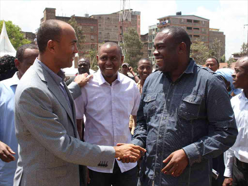 Former Gatanga MP Peter Kenneth Peter Kenneth shakes hands with deputy minority leader at the Nairobi county assembly Hashim Kamau as Ngara MCA Mwaura Chege looks on at the St.Theresa secondary school playground in Eastleigh on October 23,2016 where Kenneth announced that he will not be vying for Presidency but support the reelection of President Uhuru Kenyatta.He hinted at vying for Governorship either in Muranga or Nairobi counties next year.PHOTO/COLLINS KWEYU