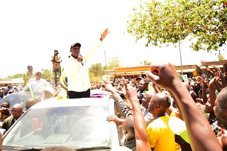 Dr. Boni Khalwale addressing residents during the Kenya Kwanza rally.