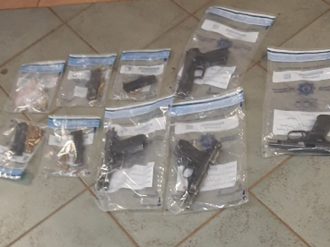 Gauteng police recovered four firearms during a foiled armed robbery at a bank in Lenasia.