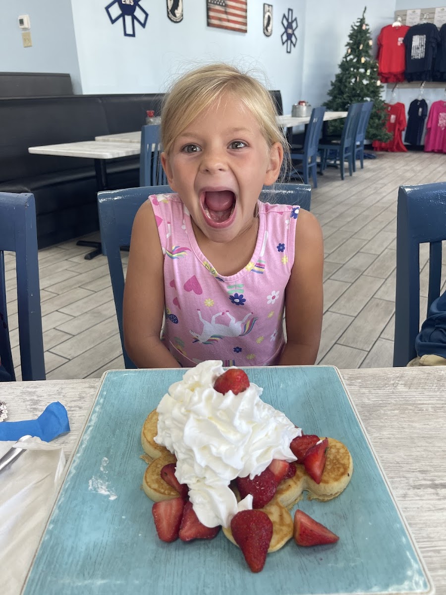 Kids mickey strawberry pancakes!