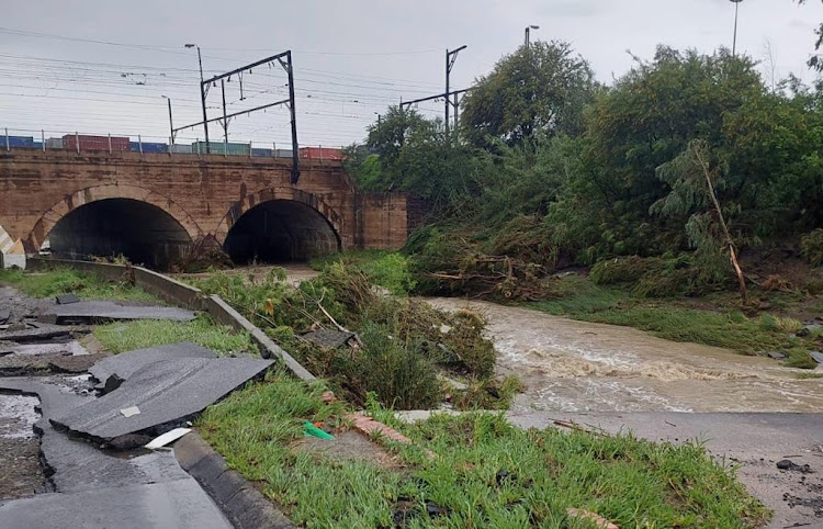 Heavy rains on Christmas eve resulted in the Bellspruit River, which runs under the Mbonontathu bridge, bursting its banks, causing water to overflow onto the N11 road near the Limit Hill robots, in Ladysmith town. Six people are dead and 10 are missing.