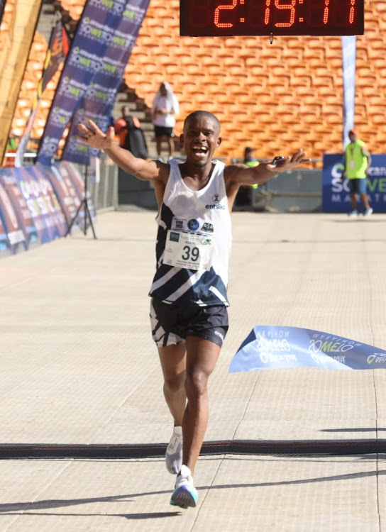 Ntsindiso Mphakathi has become the first local man to win the Soweto Marathon in 12 years