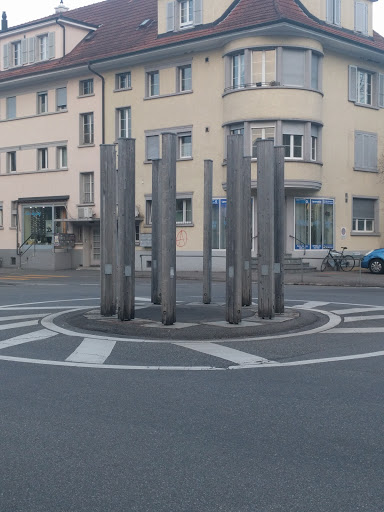 Holzsäulen Im Kreisel