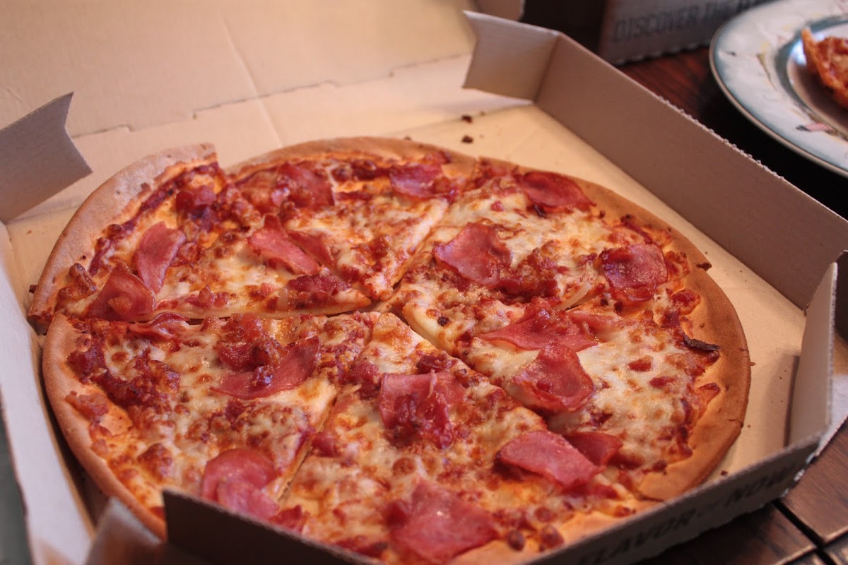 FMGF crops these photos to be square, so I hope this works.
Ham and bacon Pizza Hut pizza.