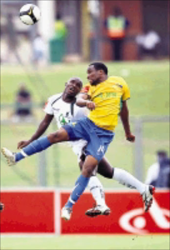 AERIAL BATTLE: Suprise Moriri, right, heads away from Ntokozo Sikhakhane during the Absa Premiership match between AmaZulu and Sundowns yesterday. 25/01/2009. Pic. Anesh Debiky. © Gallo Images.