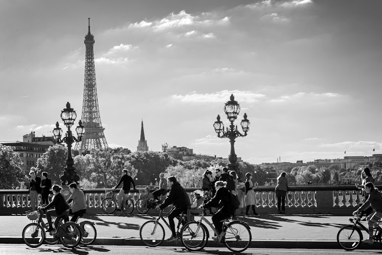 Paris, France - September 27, 2015. A quintessential French moment on Alexandre III bridge.
