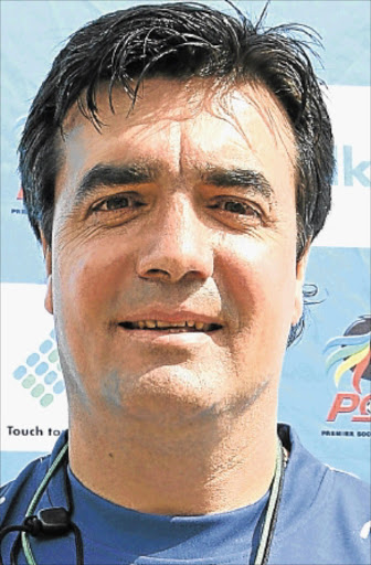 COVER : Swallows coach Zeca Marques