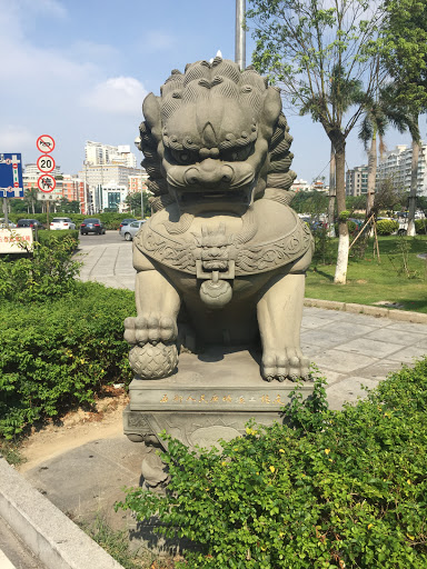 石狮人民广场东侧出口石狮雕塑