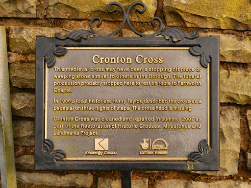 The plaque, sited next to SJ4988 : Cronton Cross, Town End, reads: Cronton Cross This medieval cross may have been a stopping off place or weeping stone similar to others in the Borough. The...