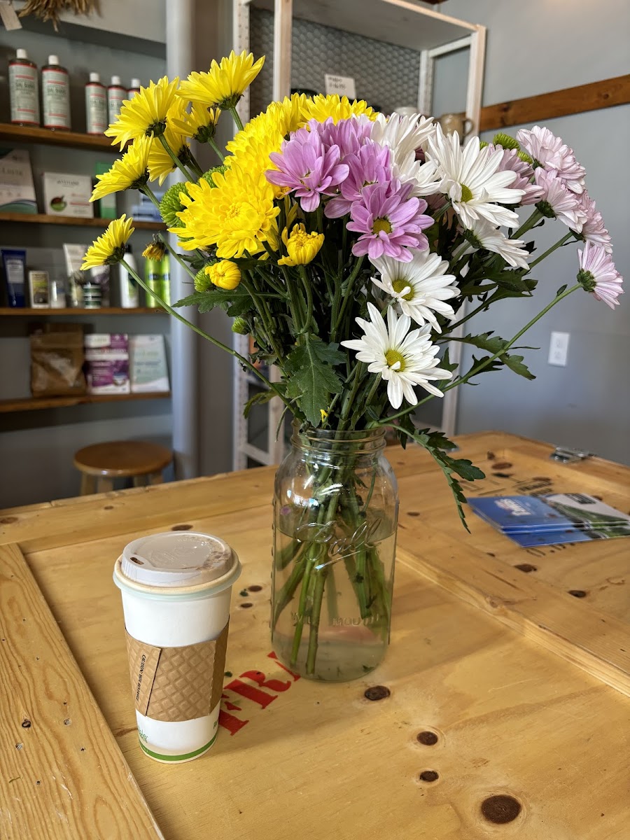 gf hot latte with oat milk and peppermint flavor