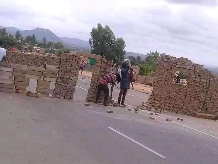 Community members at Dennilton have built a 'wall' across the R25 as part of a protest demanding access to clean water.