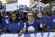 DA leader Helen Zille flanked by the party's parliamentary leader Lindiwe Mazibuko and national spokesman Mmusi Maimane at the start of their march to Cosatu House. File photo.