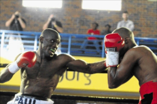 SHOCK: Paul Kamanga, left, on his way to a first-round KO of Irvin Buhlalu in their clash at the Orlando Communal Hall at the wekendPHOTO: Bafana Mahlangu