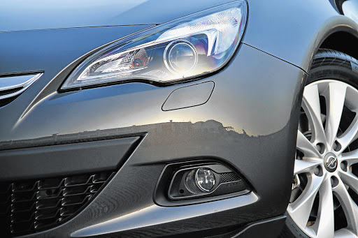 The Opel Astra GTC's eyes are flirtatious