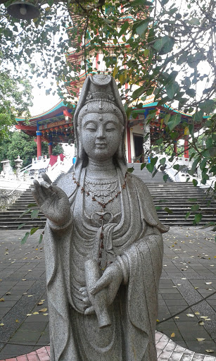 Patung Dewi Kwan Im