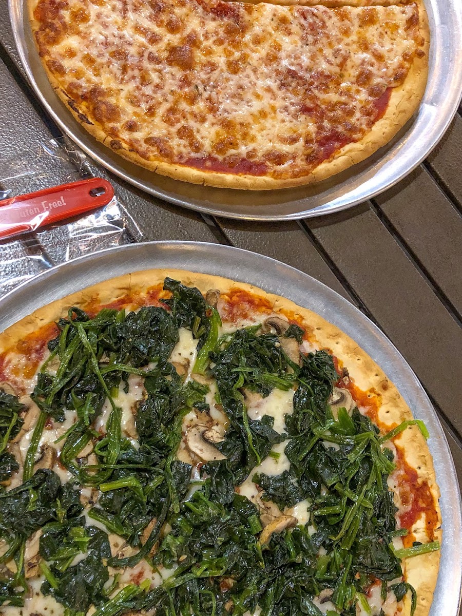 GF plain pizza and GF with mushrooms & spinach. They are generous with the toppings!