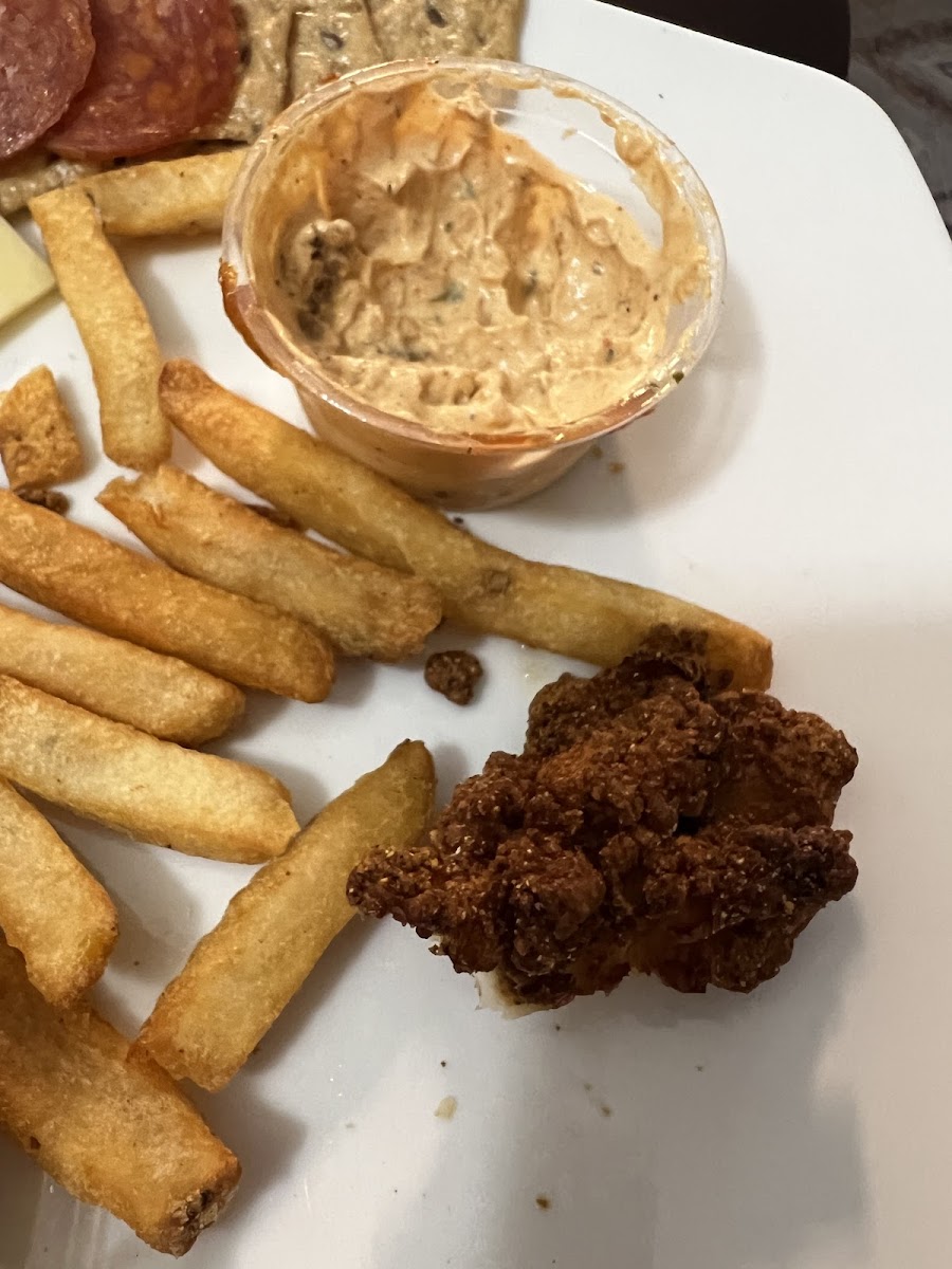 GF chicken tenders with fries and sriracha aioli