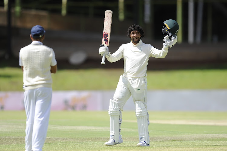 Tony de Zorzi continued his domestic form with the bat to bring up his fifth first-class hundred with an innings of 117 off 186 balls.