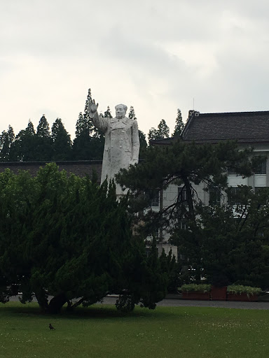 Mao Sculpture in ECNU