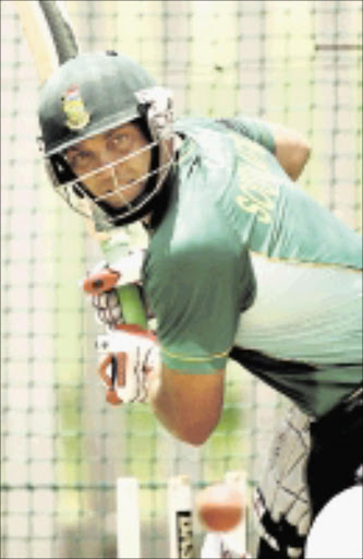 BEST : Proteas and Warriors all-rounder Jacques Kallis. Pic: Raymond Preston. 12/12/2009. © Sunday Times Jacques Kallis, who his a rib cartilage injury and is doubtful for Wednesday's first Test, bats in the nets during the Proteas' training camp in Potchefstroom yesterday Picture: RAYMOND PRESTON 12/12/2009 ------ 30cm deep colour