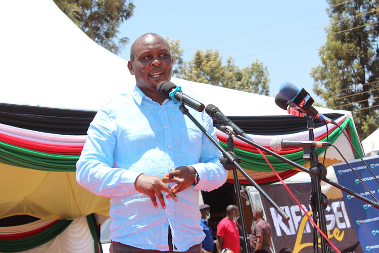 Ahadi Kenya CEO Stanley Kamau durig the Jiggers Awereness Day at Mihang'o primary school on Wednesday.