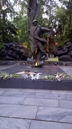 Памятник Солдатам.