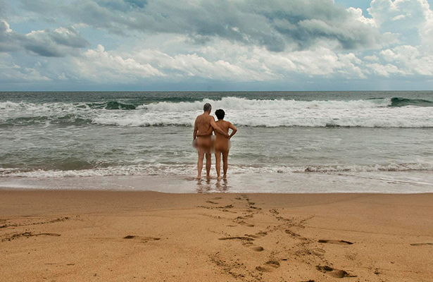 Buscan nudistas recuperar a Zipolite como destino turístico