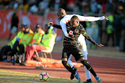 Free State Stars defender Rooi Mahamutsa and Kaizer Chiefs' Khama Billiat battle it out  in the Maize Cup  final on Saturday won by Amakhosi. 