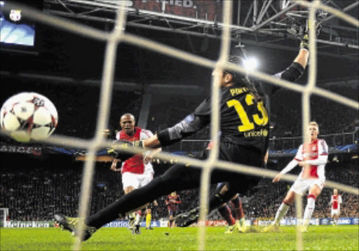 ACCOUNT OPENED: Ajax Amsterdam midfielder Thulani Serero scores past Barcelona goalkeeper Jose Manuel Pinto during their Champions League match at the Amsterdam ArenaPhoto: Toussaint Kluiters/REUTERS