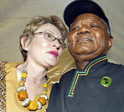 21 March 2007. South Africa. Cape Town. The Mayor of Cape Town, Helen Zille, with Philip Kgosana at the launch of Langa Memorial Imgage: Gallo