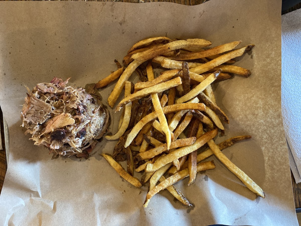 Pulled pork with fries