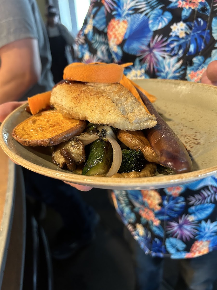 Who said gluten-free and dairy-free couldn't be delicious?⁠
⁠
The chef's special this week is an "ode to tempura", rice flour-crusted halibut with shiitake mushrooms, zucchini spears, crispy sweet potato disks, Chinese eggplant, fresh carrot, and sous vide onion sauce. It's all topped with an apricot balsamic reduction. YUM 🤤⁠
