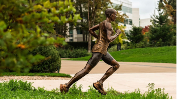 Nike ilizindua sanamu ya Eliud Kipchoge katika makao makuu yake huko Beaverton, Oregon, Marekani