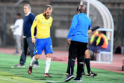 Mamelodi Sundowns coach Pitso Mosimane comforts Jeremy Brockie as the striker is substituted during the Caf Champions League match at home to Guinea outfit Horoya AC at Lucas Moripe Stadium on August 28, 2018 in Pretoria, South Africa. 