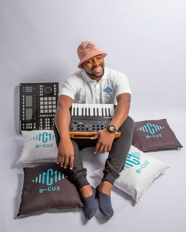 Chymamusique started playing the keyboard at the age of 10.