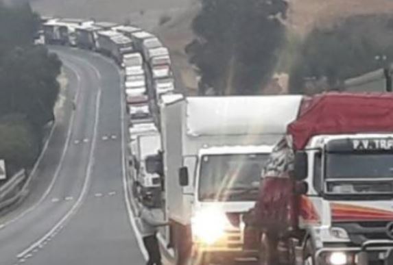 The blockade‚ caused by disgruntled truck drivers‚ resulted in the closure of a stretch of the N3‚ between Harrismith and Ladysmith‚ in both directions on Wednesday.