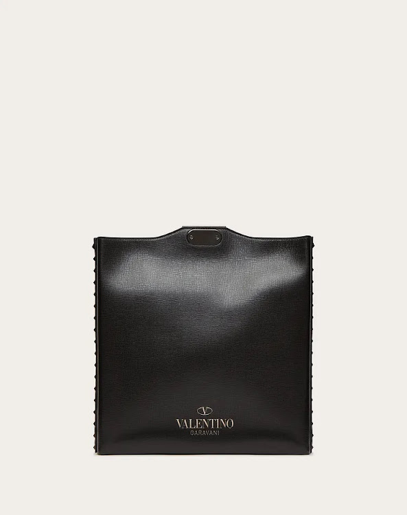 Valentino Garavani Rockstud grainy calfskin crossbody bag.