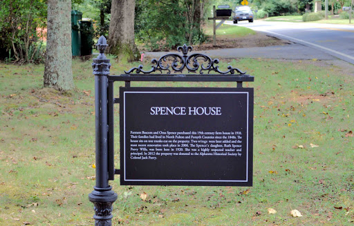 Farmers Bascom and Oma Spence purchased this 19th century farmhouse in 1918. Their families had lived in North Fulton and Forsyth Counties since the 1840s. The house sits on tree trunks cut on the...