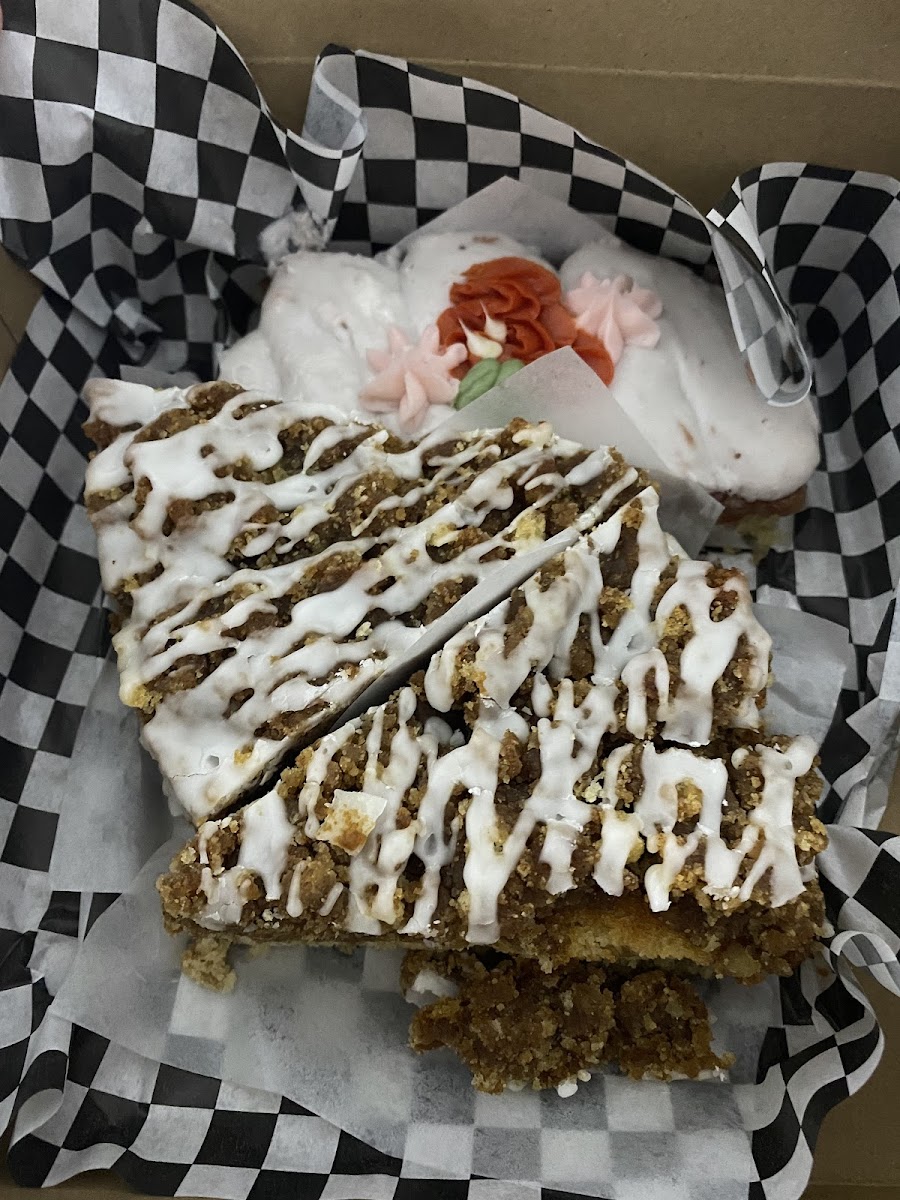 Cinnamon Crumb Cake and Strawberry Cake