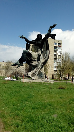 Памятник 'Ткачихе'