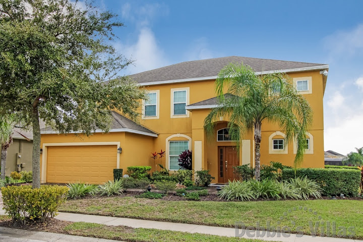Orlando vacation villa, gated Davenport community, air-conditioned games room, south-facing pool 